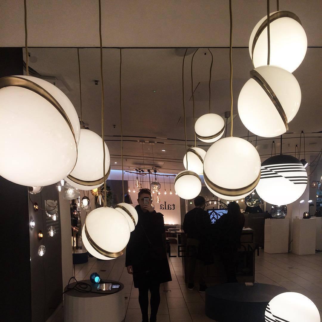 Lunara | Moon-Shaped Pendant Light | Vivrek