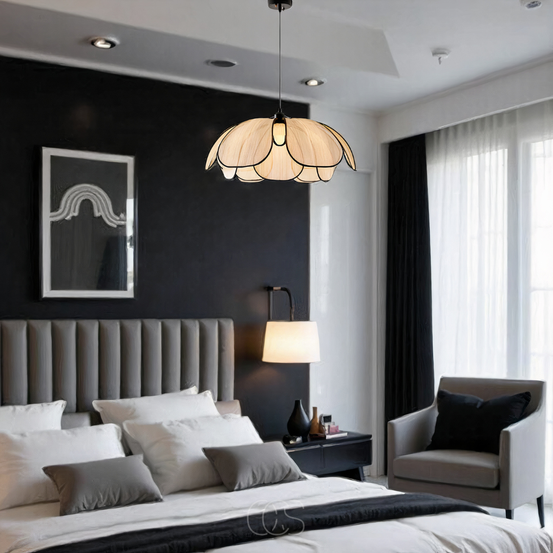Vivrek - Flower-shaped Rattan Pendant Lamp with Black Accents