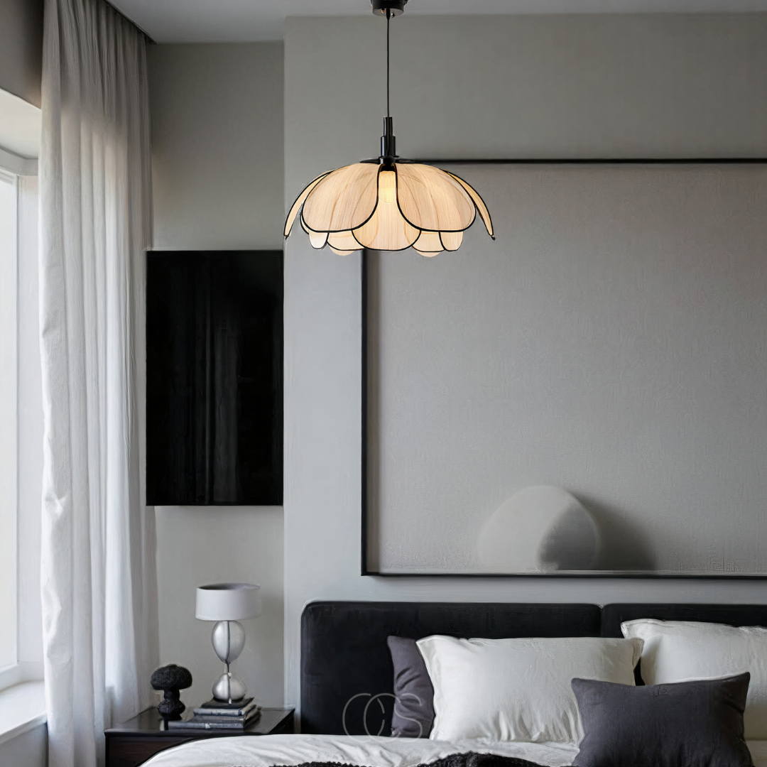 Vivrek - Flower-shaped Rattan Pendant Lamp with Black Accents
