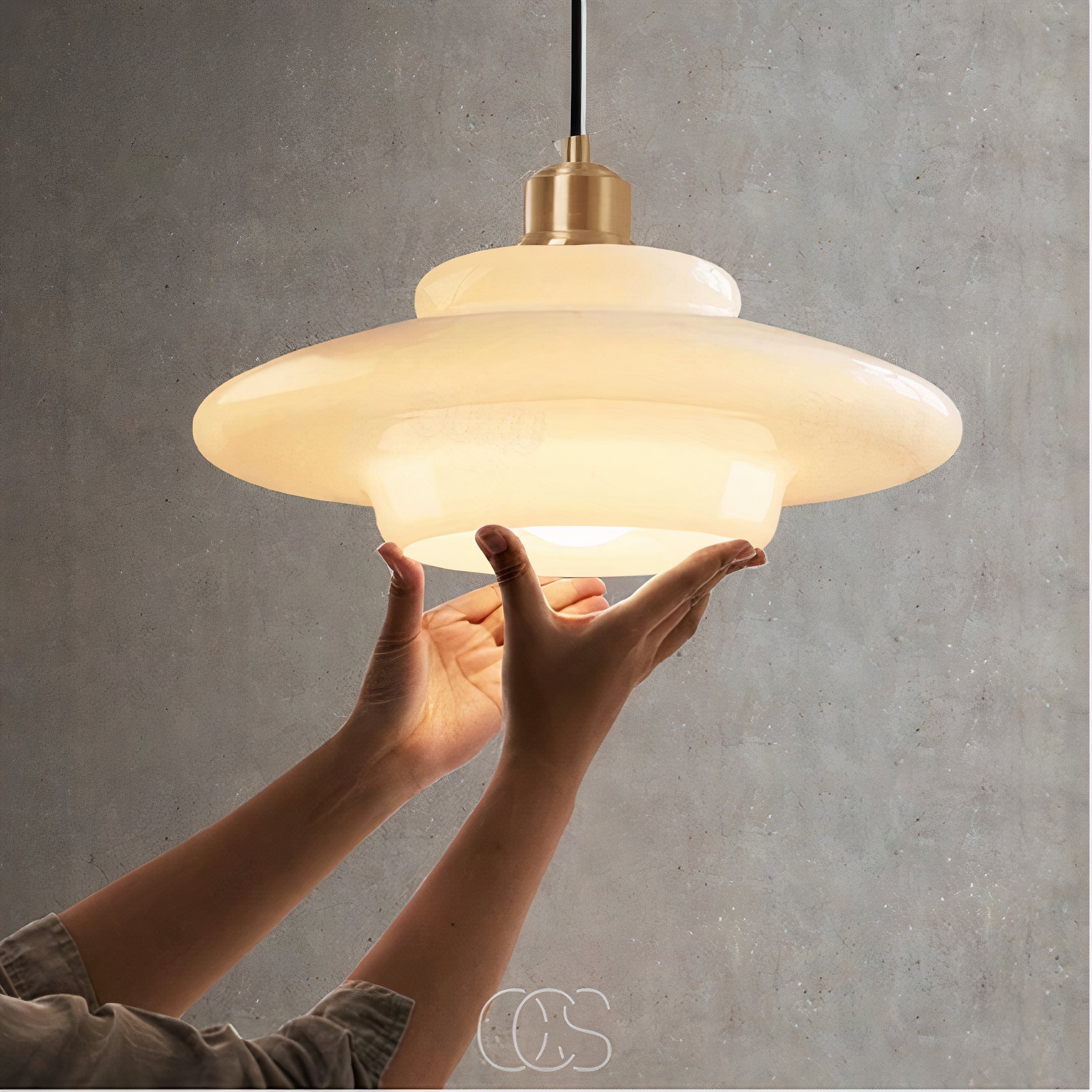 Vivrek - Perle pendant lamp - Brass & Glass