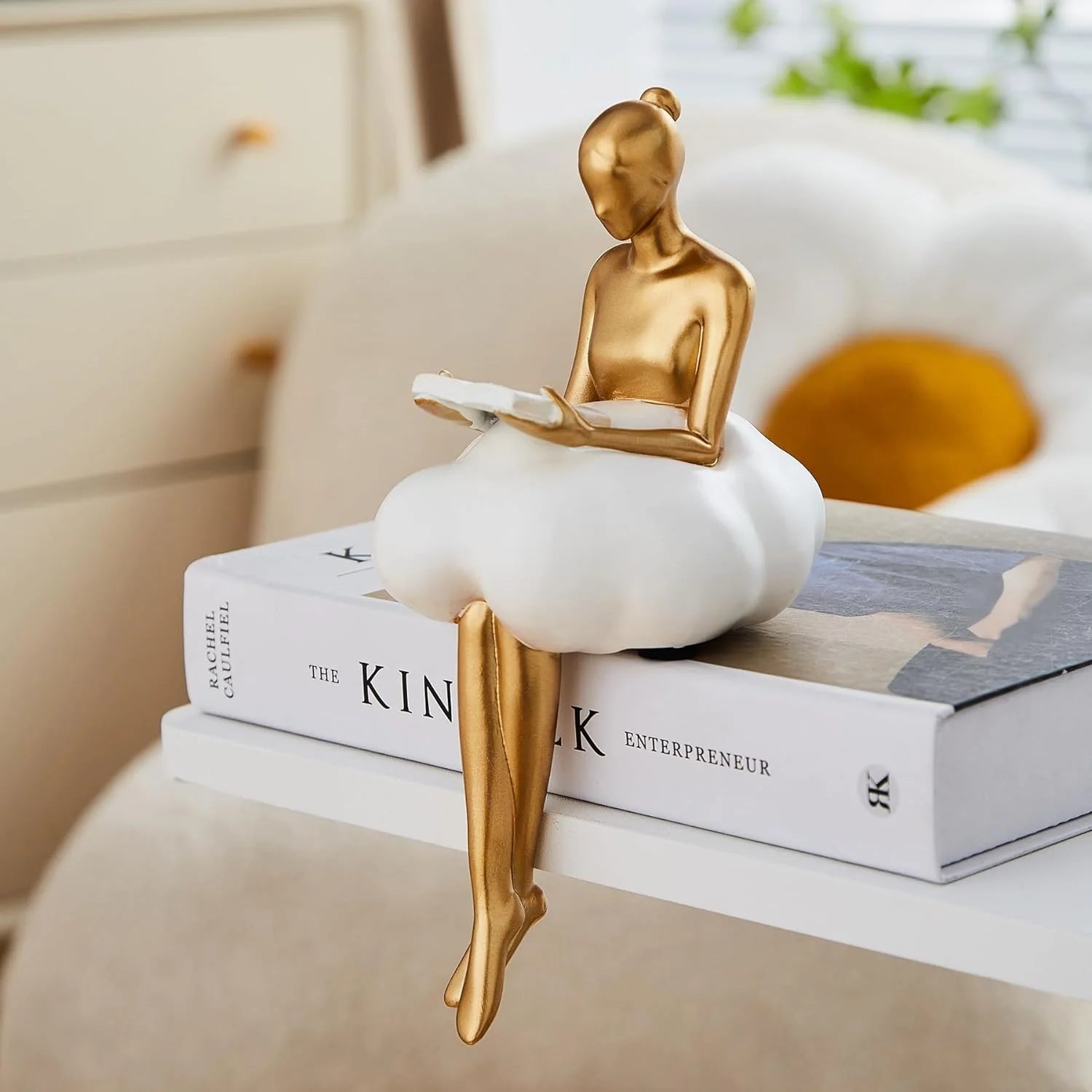 Vivrek - Escultura de Mujer Leyendo en Nube - Objeto de Arte en Resina
