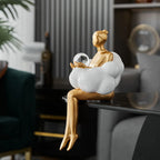 Vivrek - Escultura de Mujer Leyendo en Nube - Objeto de Arte en Resina