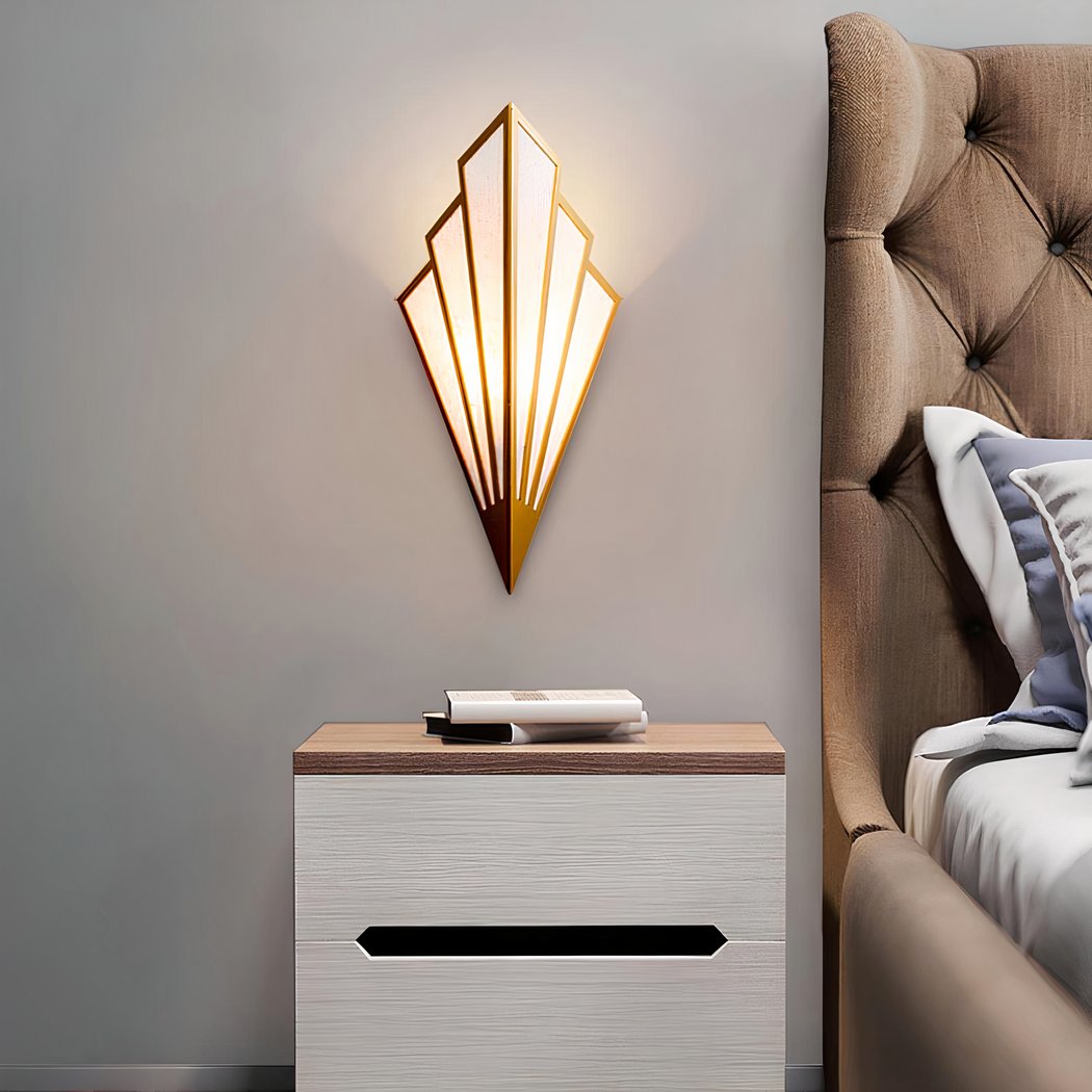 Vivrek - Wall lamp with geometric diamond design