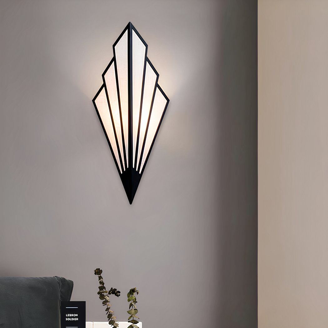 Vivrek - Wall lamp with geometric diamond design